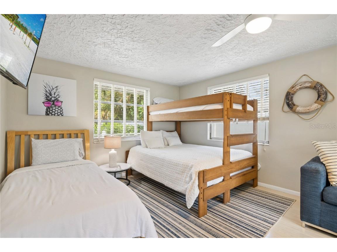 2365 Bay Street Sarasota FL 34237 A4631876 image27