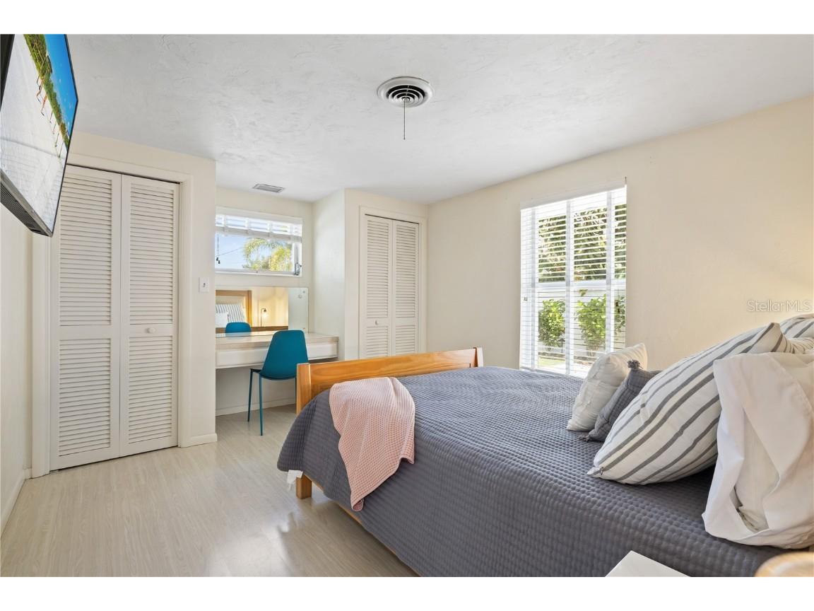 2365 Bay Street Sarasota FL 34237 A4631876 image28