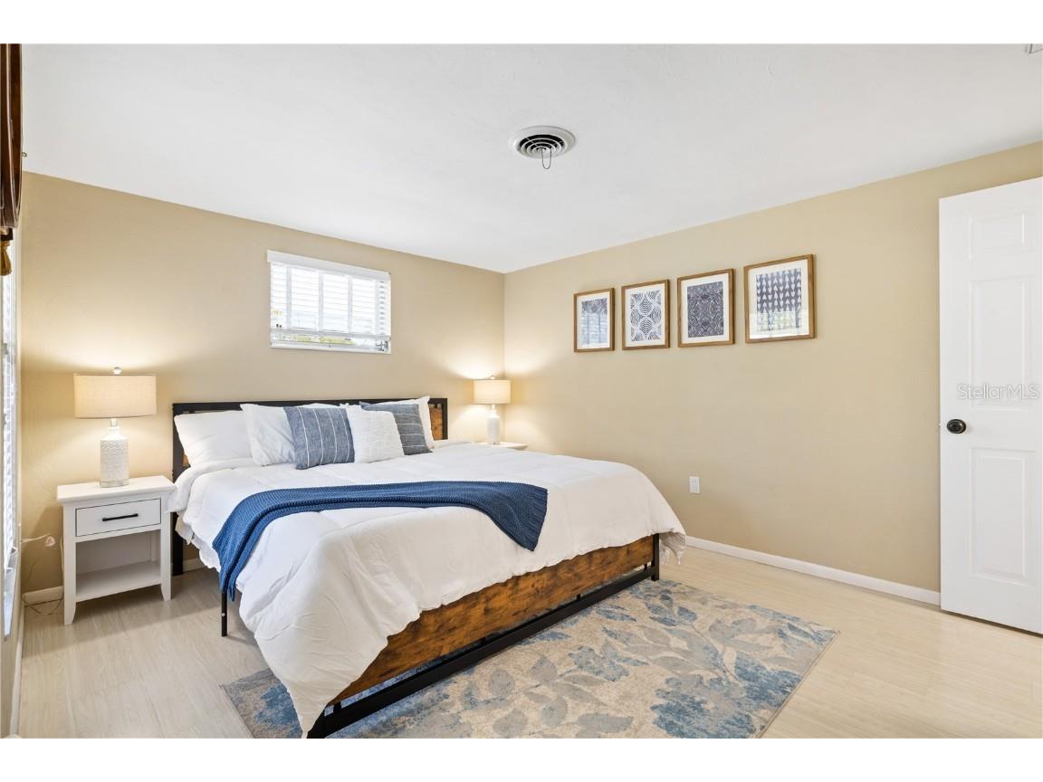 2365 Bay Street Sarasota FL 34237 A4631876 image32