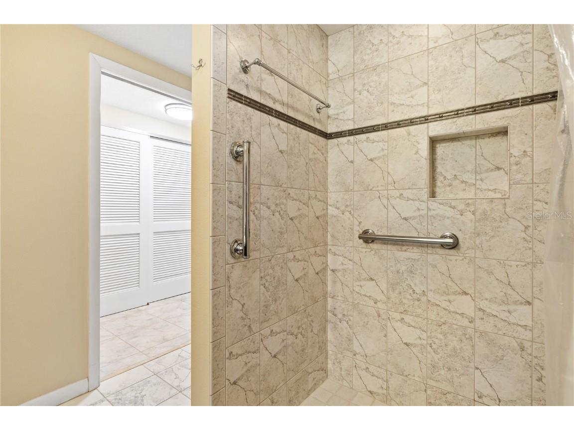 2365 Bay Street Sarasota FL 34237 A4631876 image35