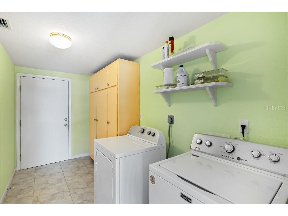 2365 Bay Street Sarasota FL 34237 A4631876 image36