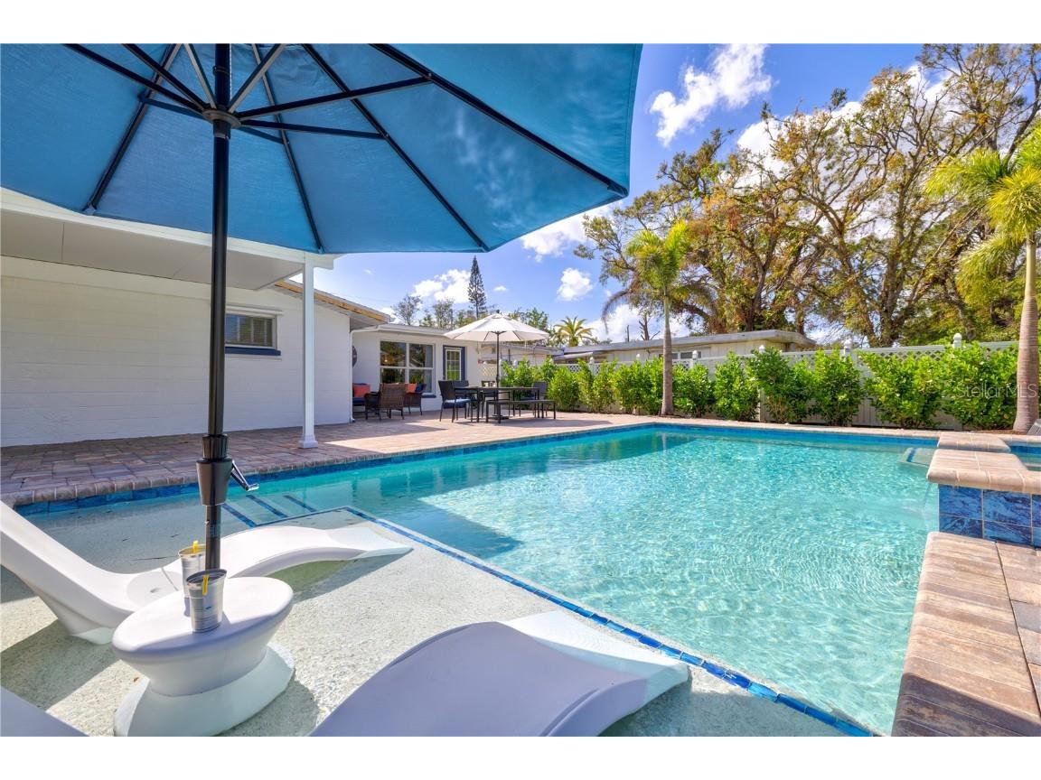 2365 Bay Street Sarasota FL 34237 A4631876 image40