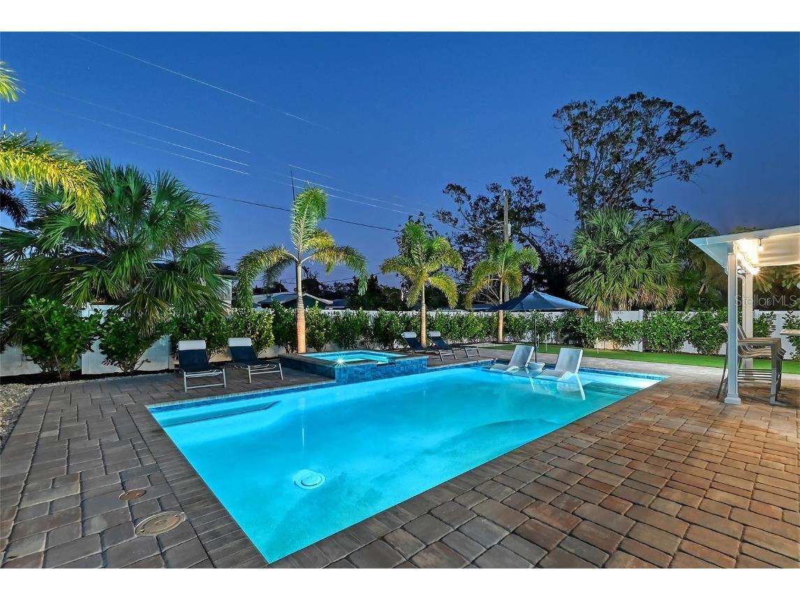 2365 Bay Street Sarasota FL 34237 A4631876 image44