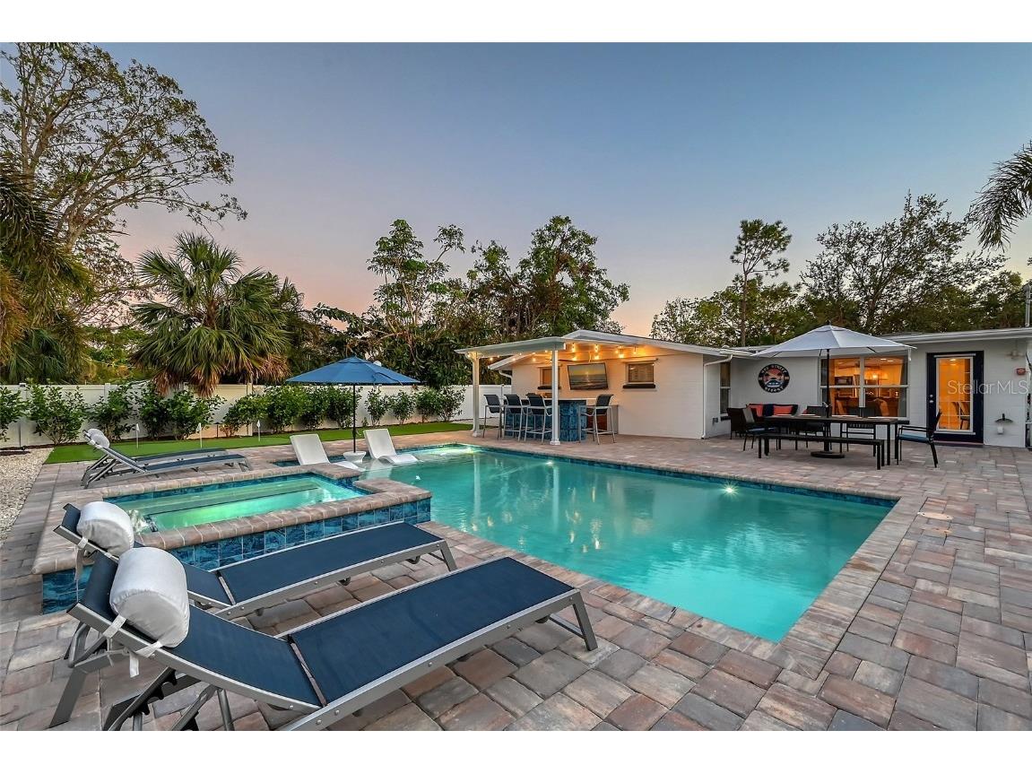 2365 Bay Street Sarasota FL 34237 A4631876 image56