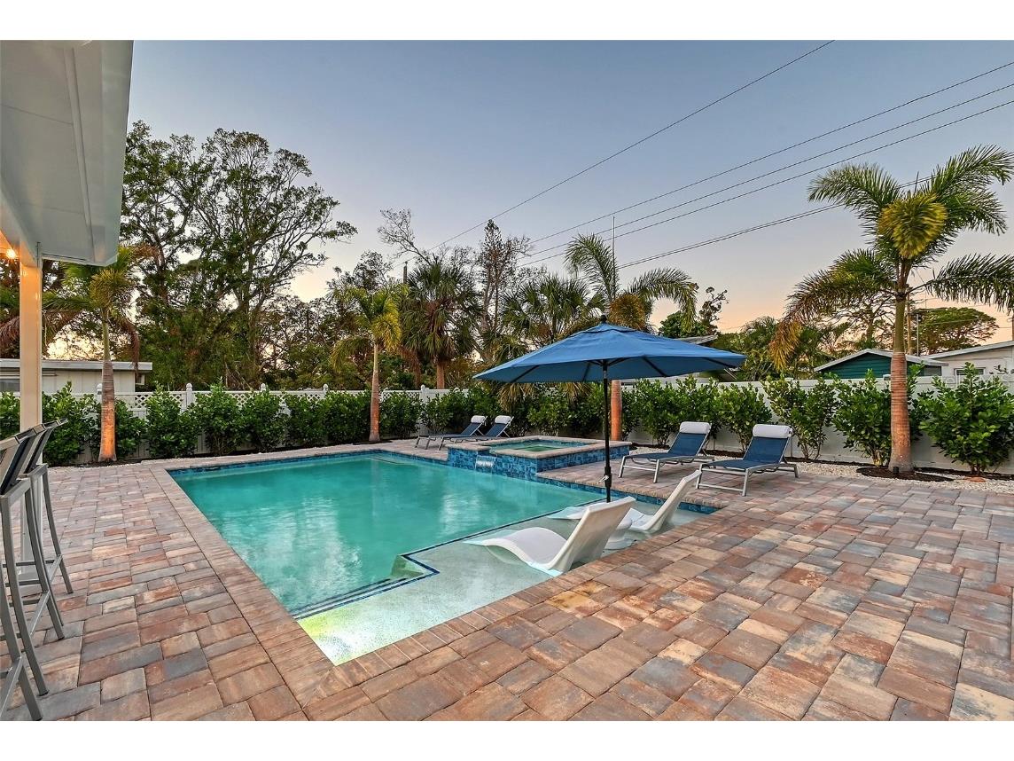 2365 Bay Street Sarasota FL 34237 A4631876 image57