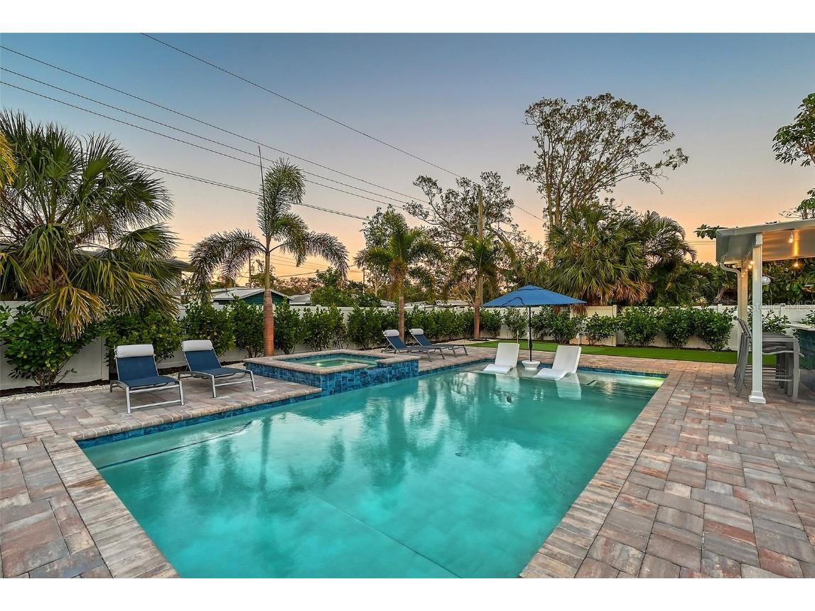 2365 Bay Street Sarasota FL 34237 A4631876 image58