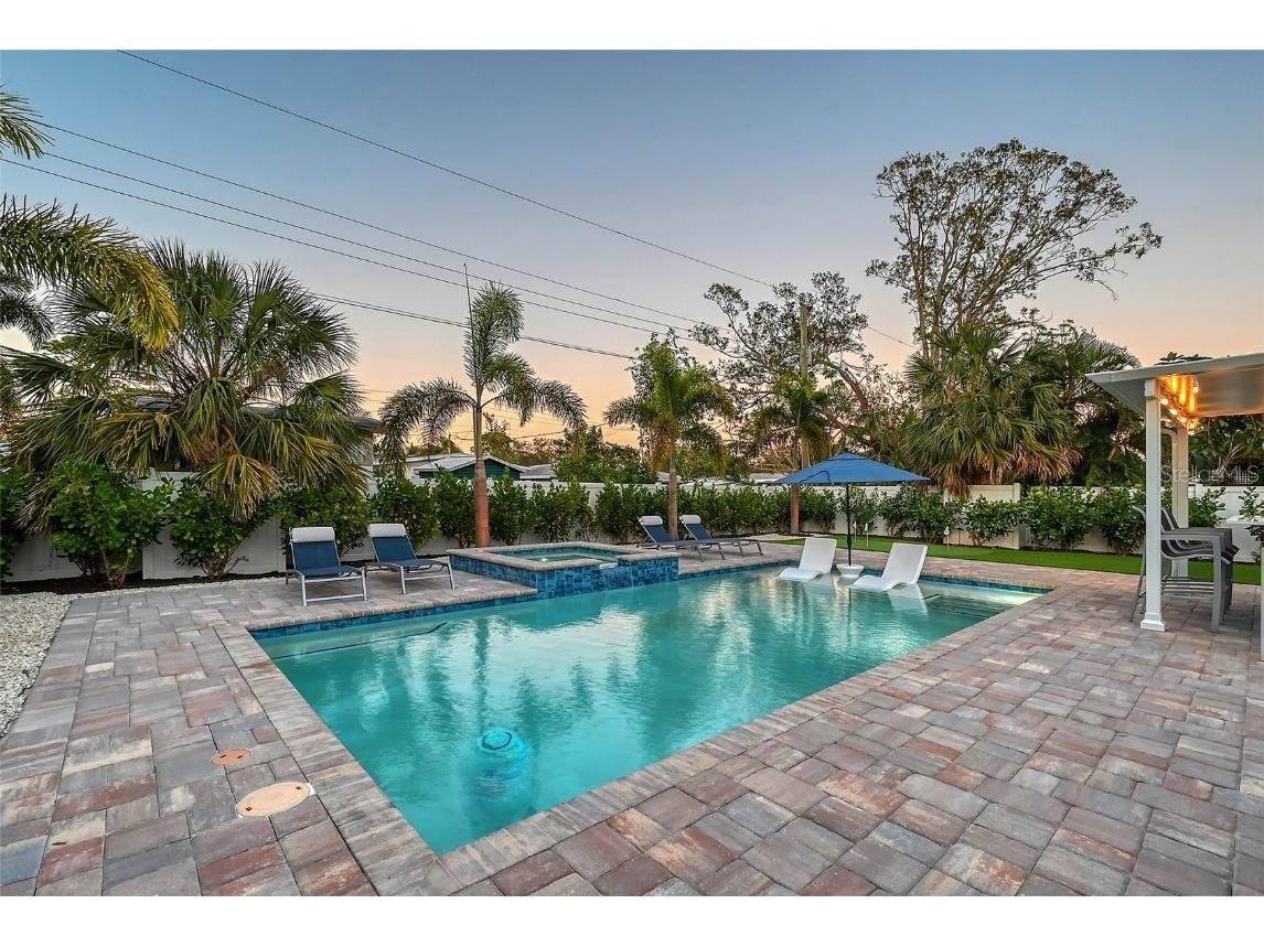 2365 Bay Street Sarasota FL 34237 A4631876 image59