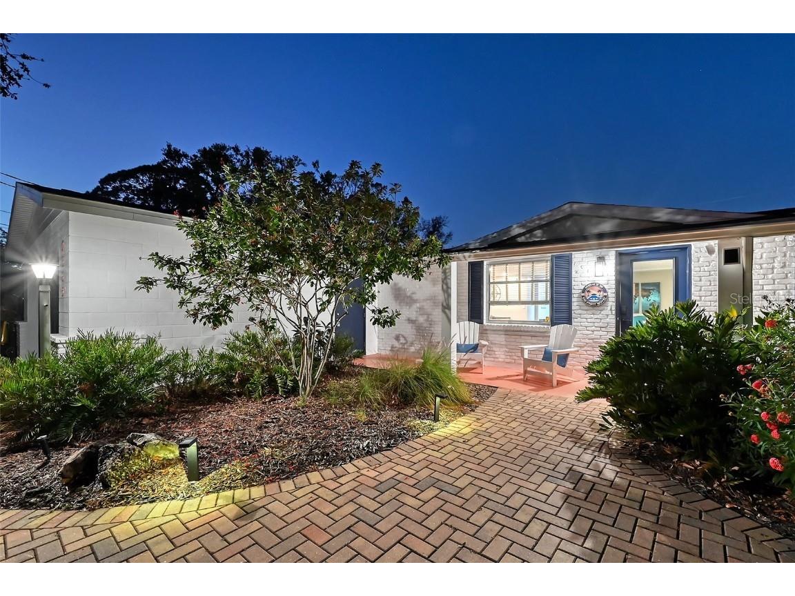 2365 Bay Street Sarasota FL 34237 A4631876 image70