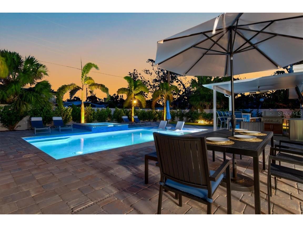 2365 Bay Street Sarasota FL 34237 A4631876 image79