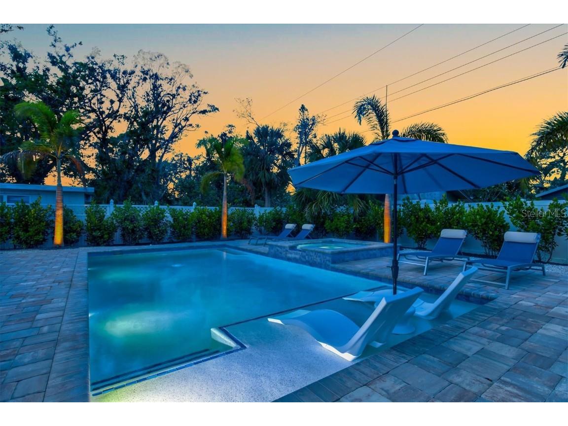 2365 Bay Street Sarasota FL 34237 A4631876 image86