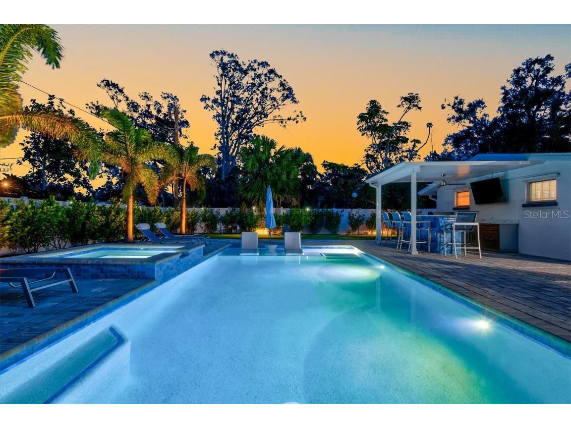 2365 Bay Street Sarasota FL 34237 A4631876 image87