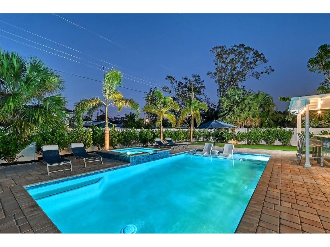 2365 Bay Street Sarasota FL 34237 A4631876 image9