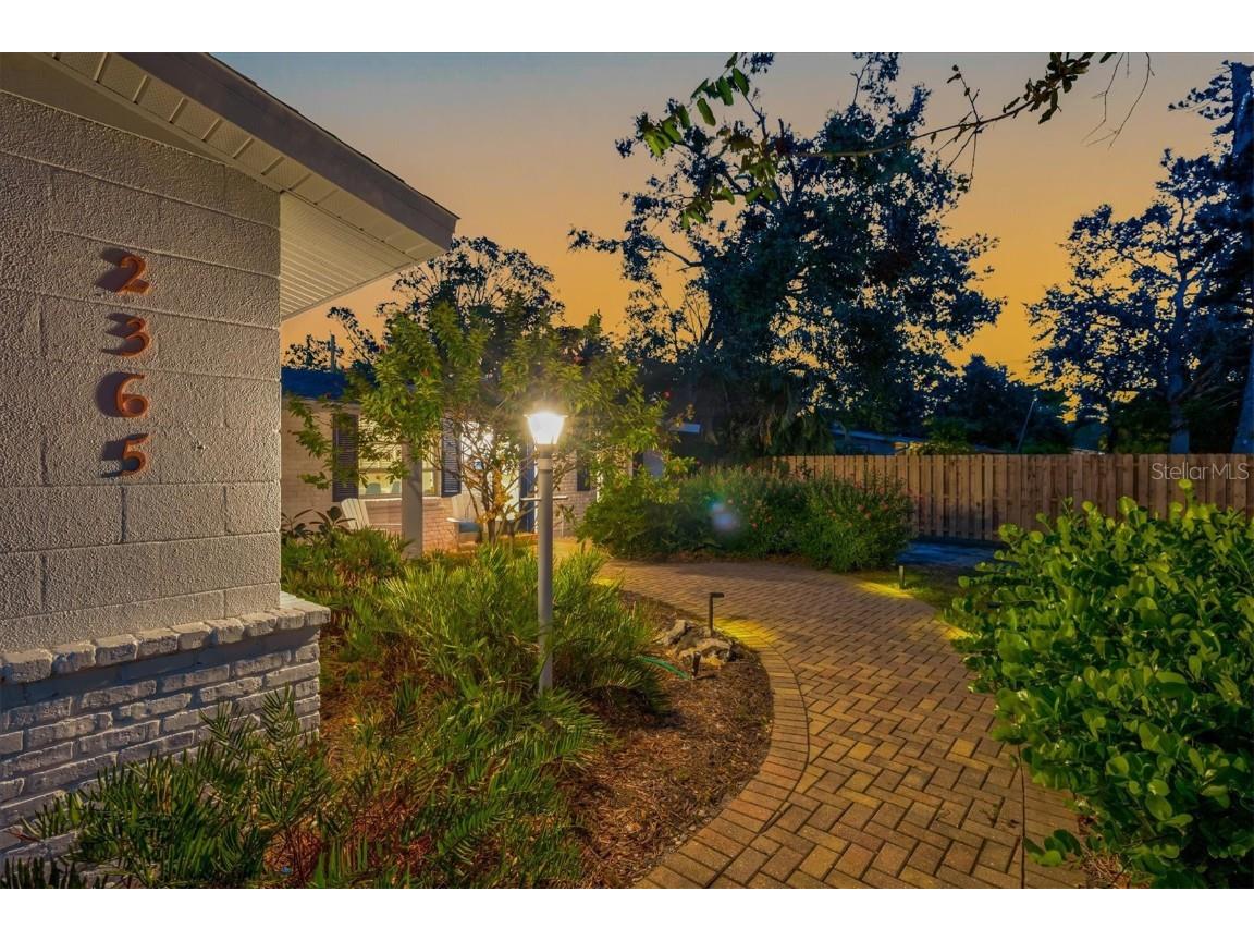 2365 Bay Street Sarasota FL 34237 A4631876 image91