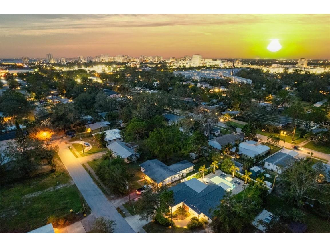 2365 Bay Street Sarasota FL 34237 A4631876 image93