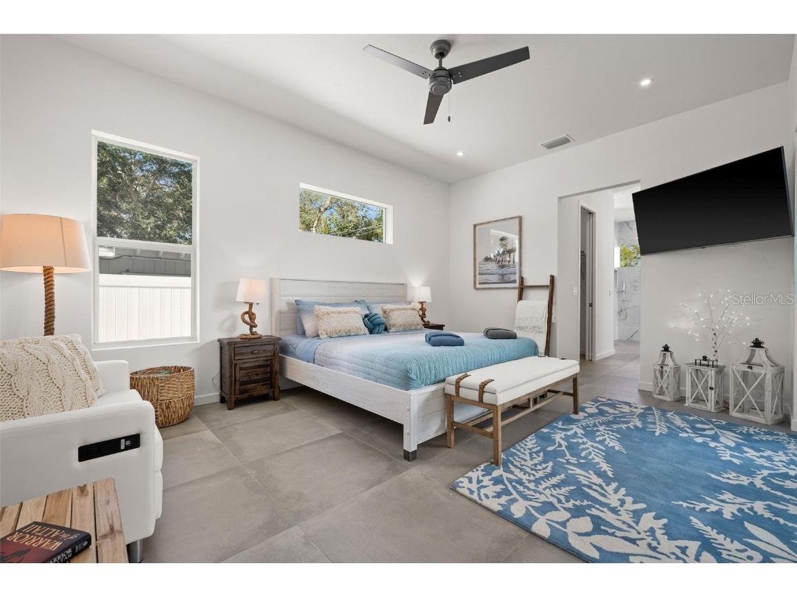 2365 Waldemere Street Sarasota FL 34239 A4654509 image14