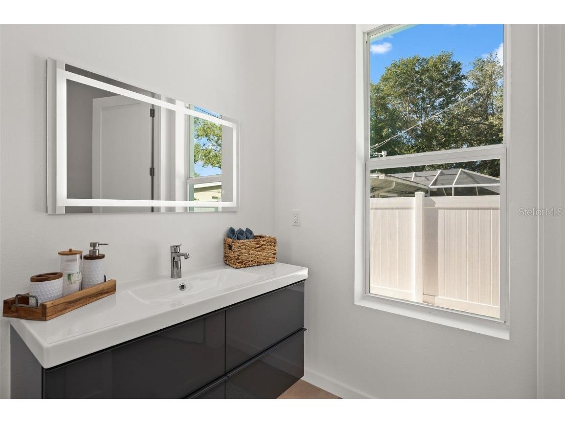 2365 Waldemere Street Sarasota FL 34239 A4654509 image20