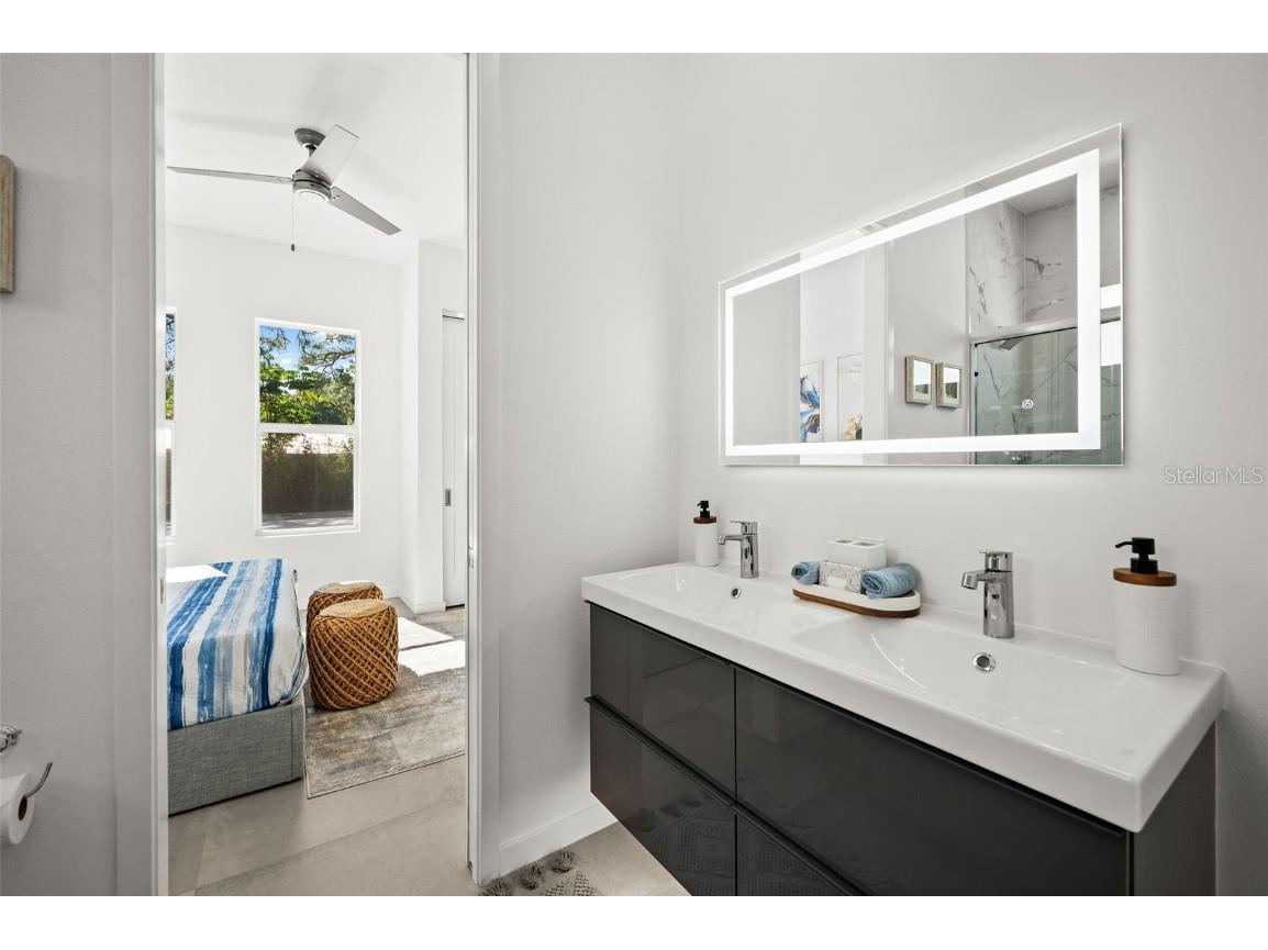 2365 Waldemere Street Sarasota FL 34239 A4654509 image24