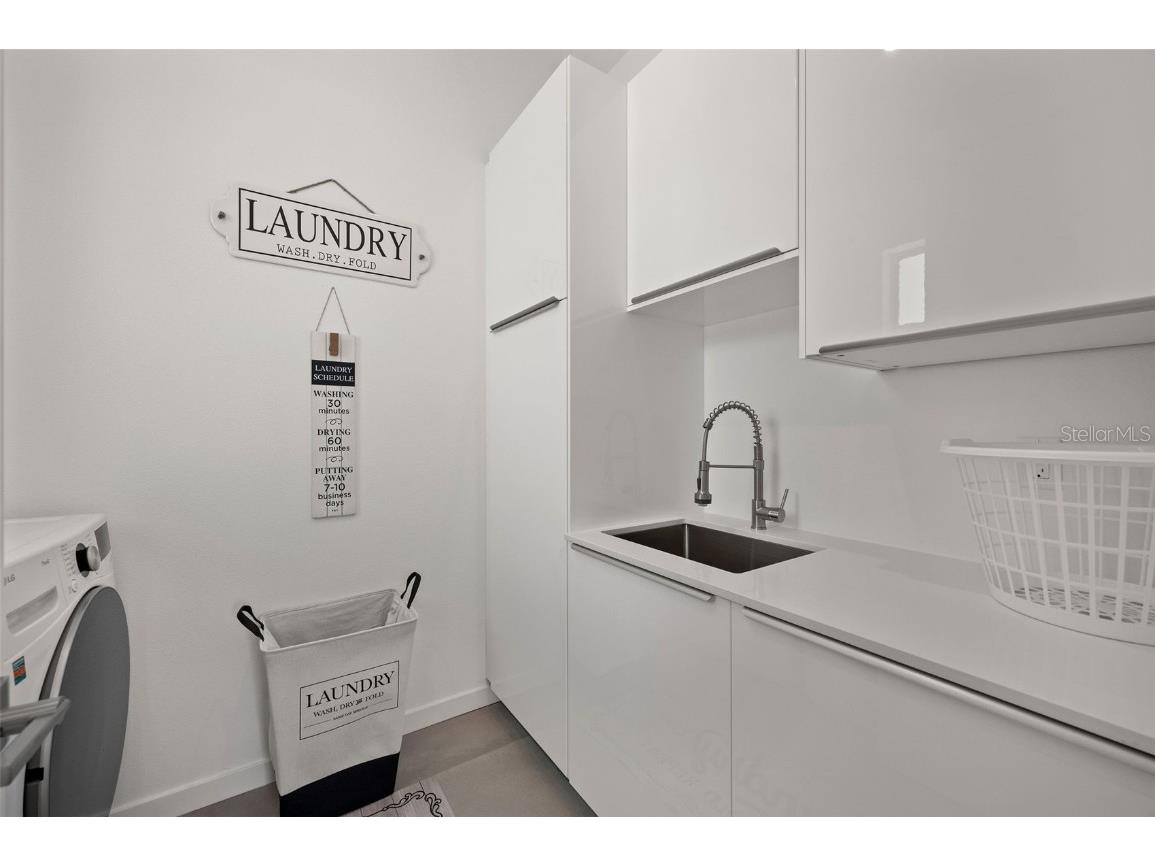 2365 Waldemere Street Sarasota FL 34239 A4654509 image32