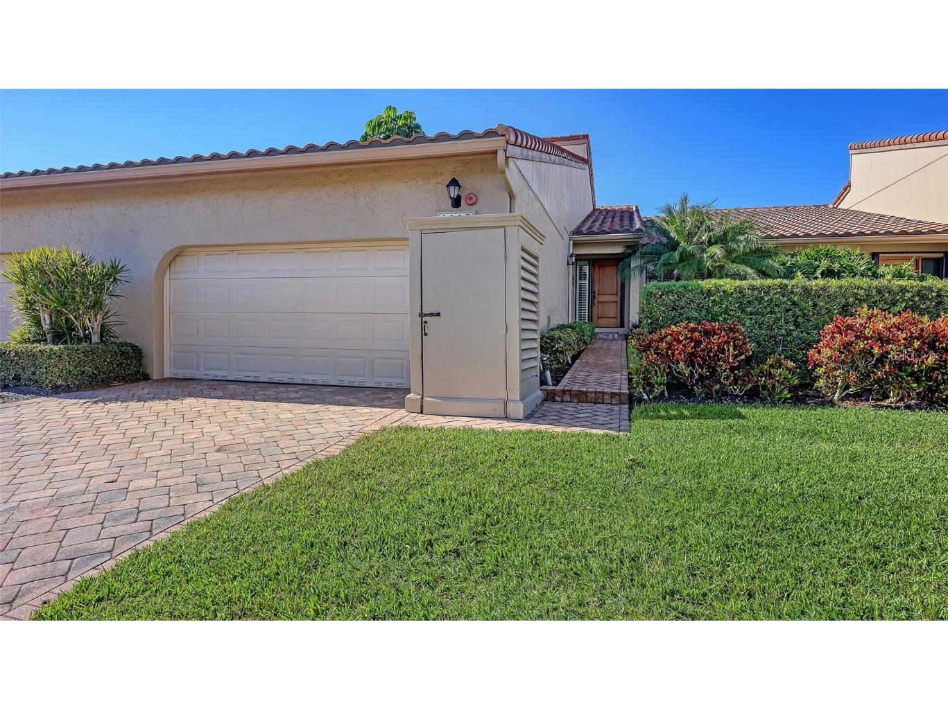 2367 Harbour Oaks Drive Longboat Key FL 34228 A4670055 image1
