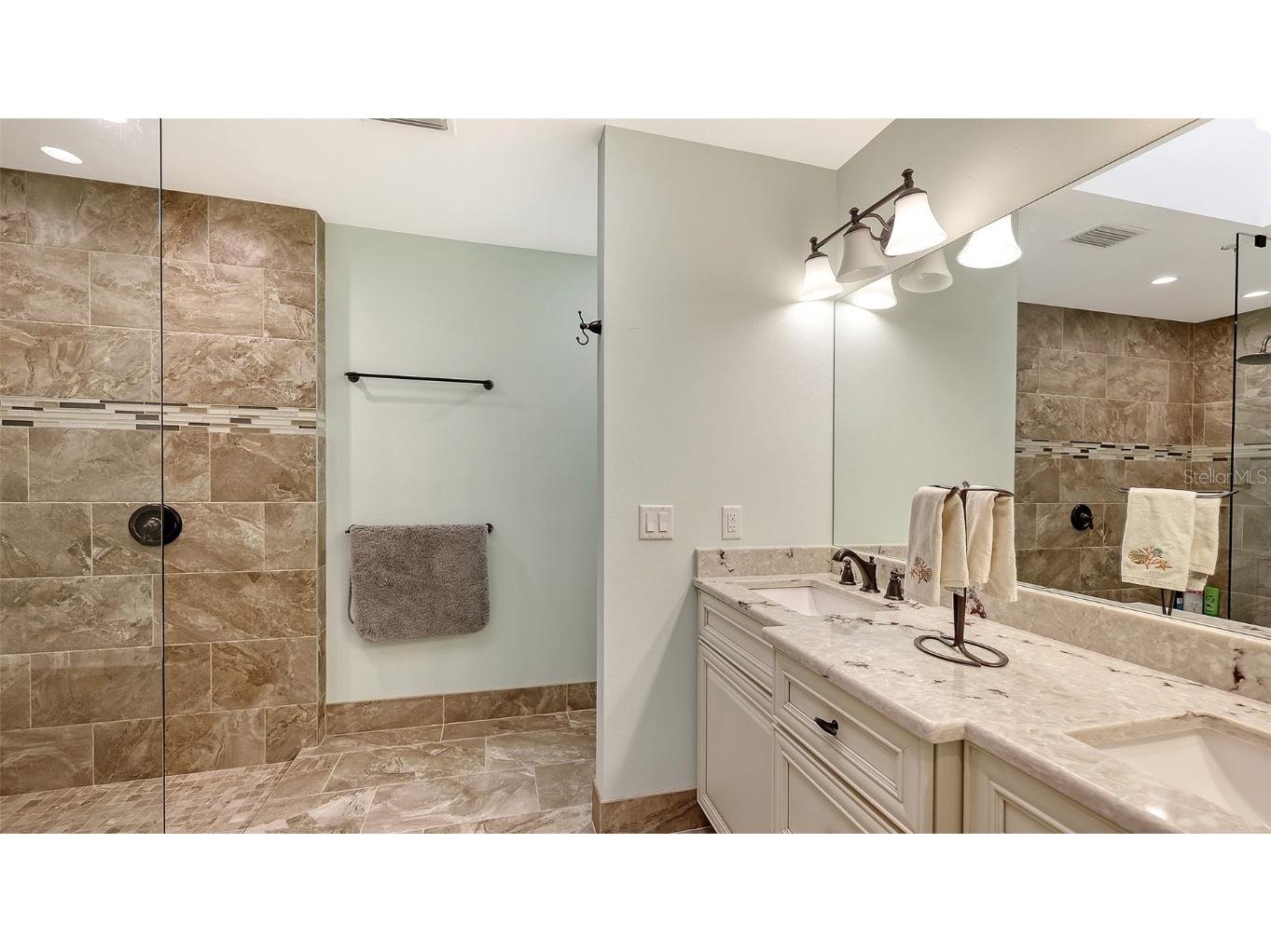 2367 Harbour Oaks Drive Longboat Key FL 34228 A4670055 image19