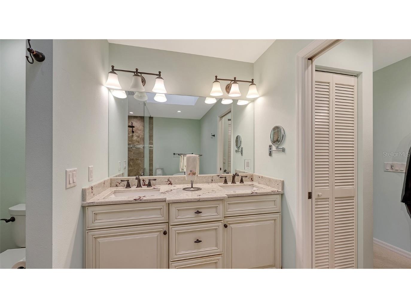 2367 Harbour Oaks Drive Longboat Key FL 34228 A4670055 image21