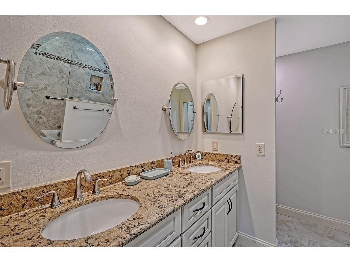 2369 Harbour Oaks Drive Longboat Key FL 34228 A4571577 image35