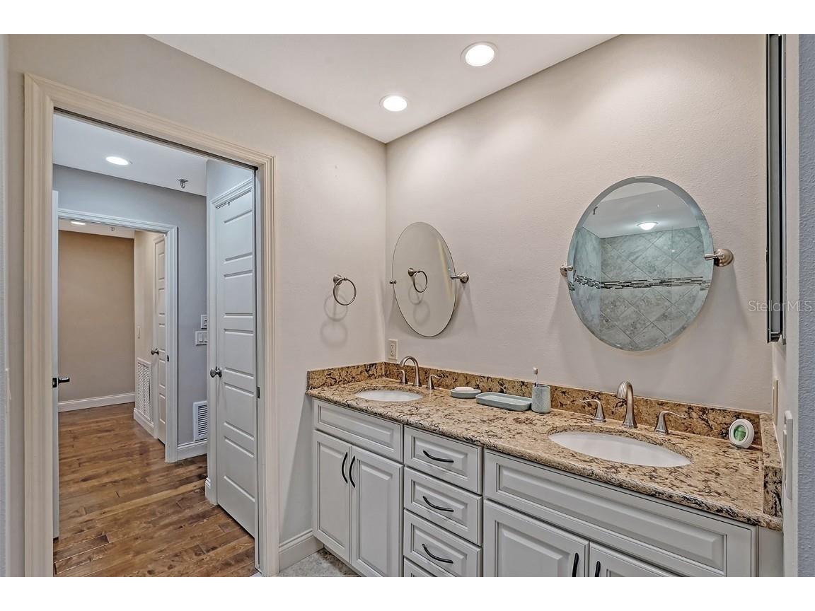 2369 Harbour Oaks Drive Longboat Key FL 34228 A4571577 image37