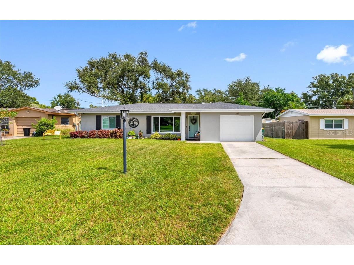 237 Mineola Drive E Belleair Bluffs FL 33770 TB8427619 image1