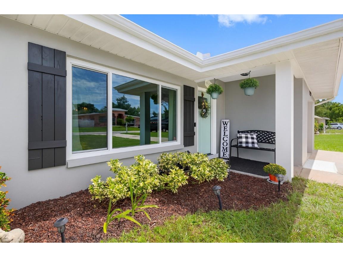 237 Mineola Drive E Belleair Bluffs FL 33770 TB8427619 image2