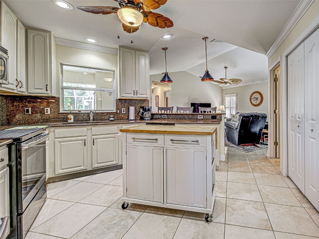 237 Rotonda Boulevard E Rotonda West FL 33947 D6142250 image19