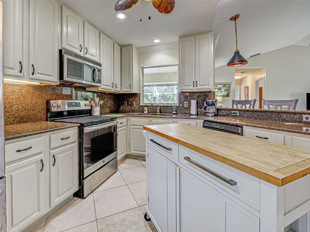 237 Rotonda Boulevard E Rotonda West FL 33947 D6142250 image20