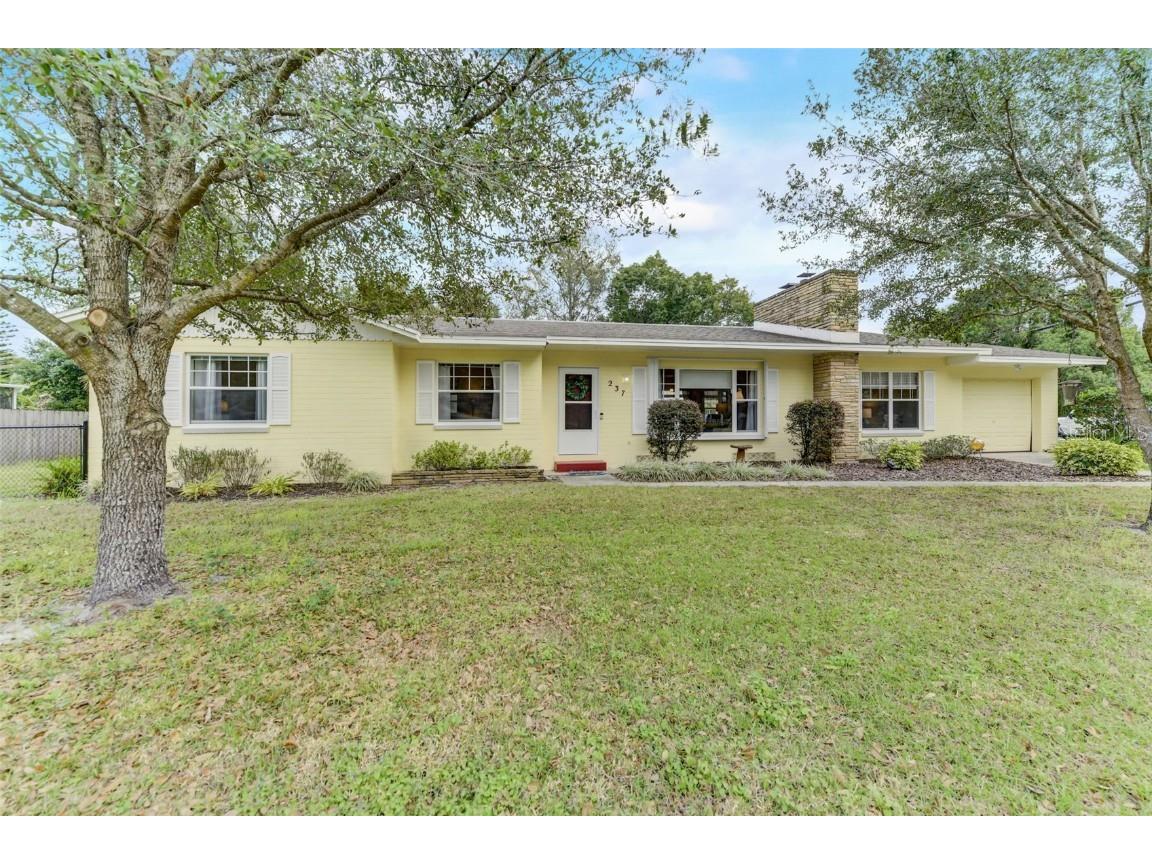 237 S Woodward Avenue Deland FL 32720 V4934535 image1