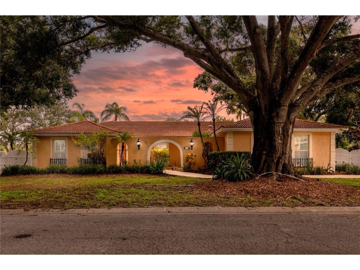 2370 Weymouth Drive Clearwater FL 33764 - ALLEN'S CREEK TO OLD TAMPA BAY TB8383304 image1