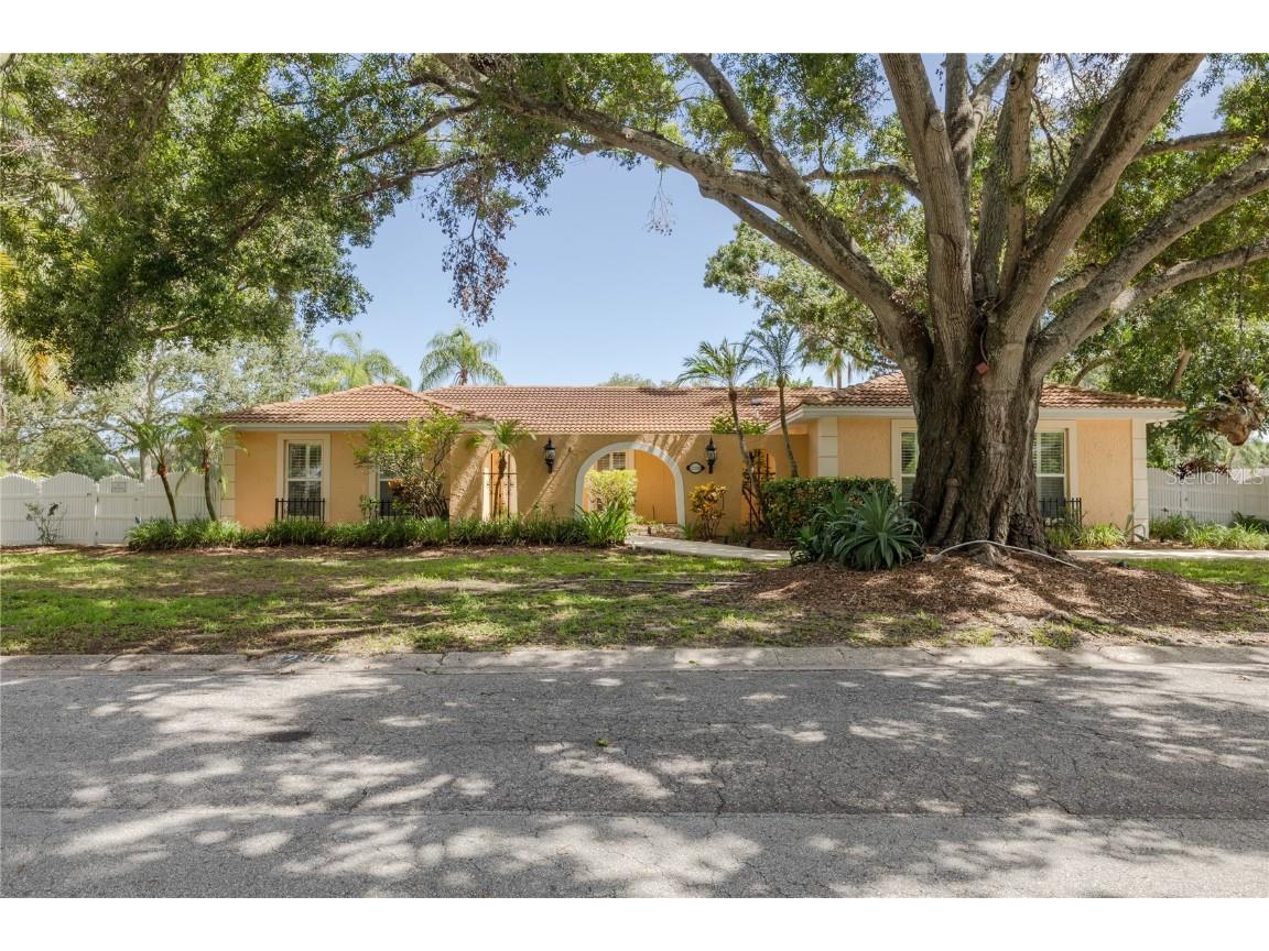 2370 Weymouth Drive Clearwater FL 33764 - ALLEN'S CREEK TO OLD TAMPA BAY TB8383304 image2