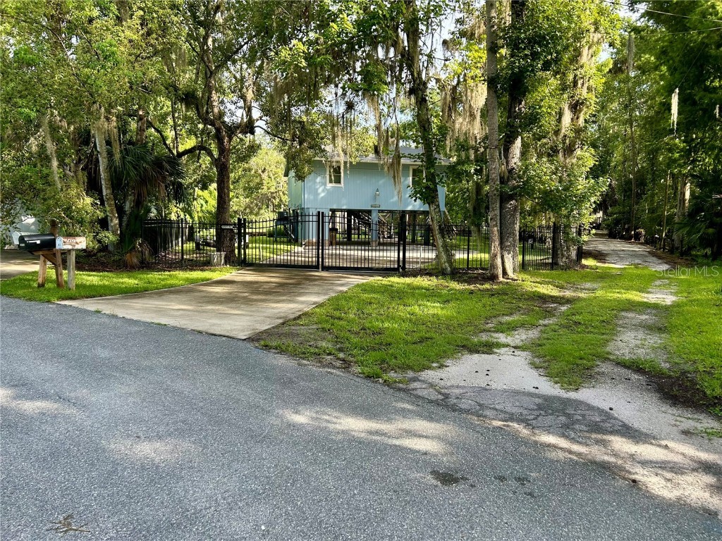23733 Basin Drive Astor FL 32102 - BLUE CREEK OFF ST JOHNS RIVER R4909546 image1