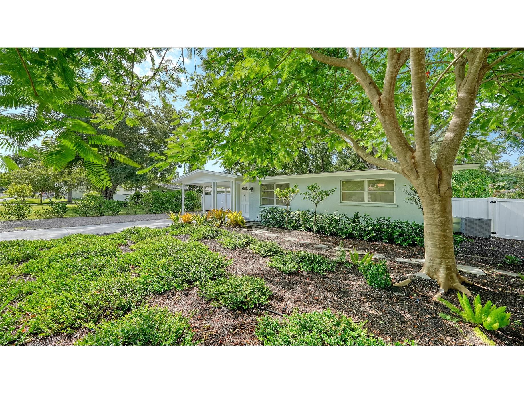 2374 Arlington Street Sarasota FL 34239 A4680088 image2