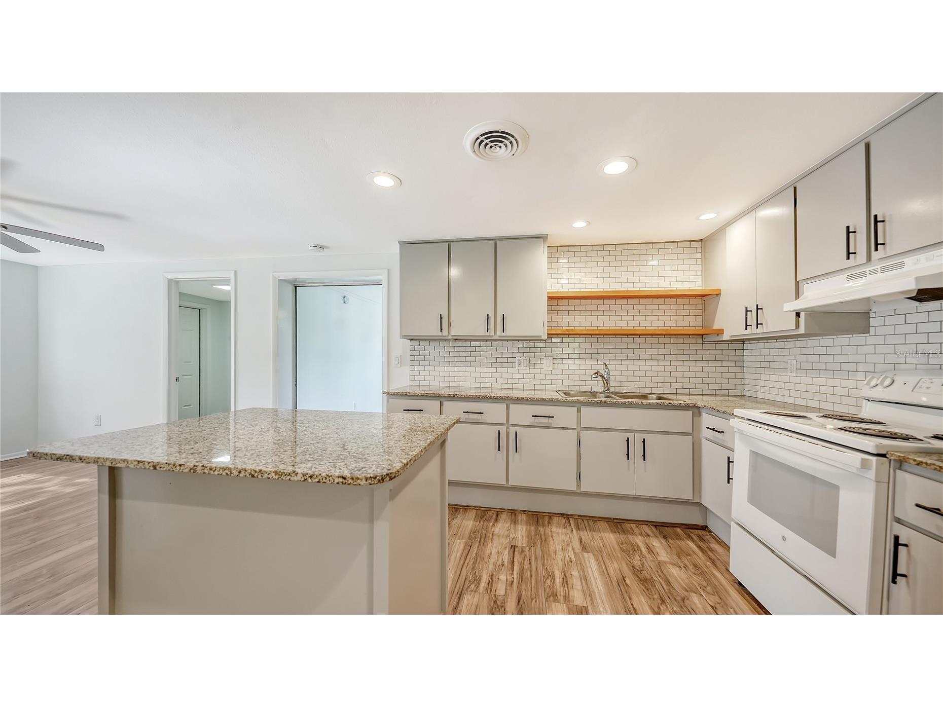 2374 Arlington Street Sarasota FL 34239 A4680088 image7