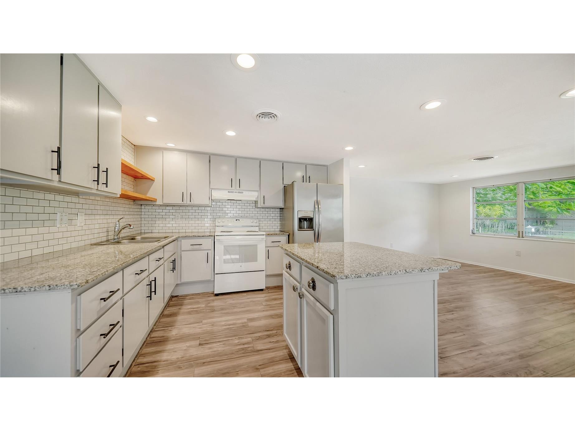 2374 Arlington Street Sarasota FL 34239 A4680088 image9