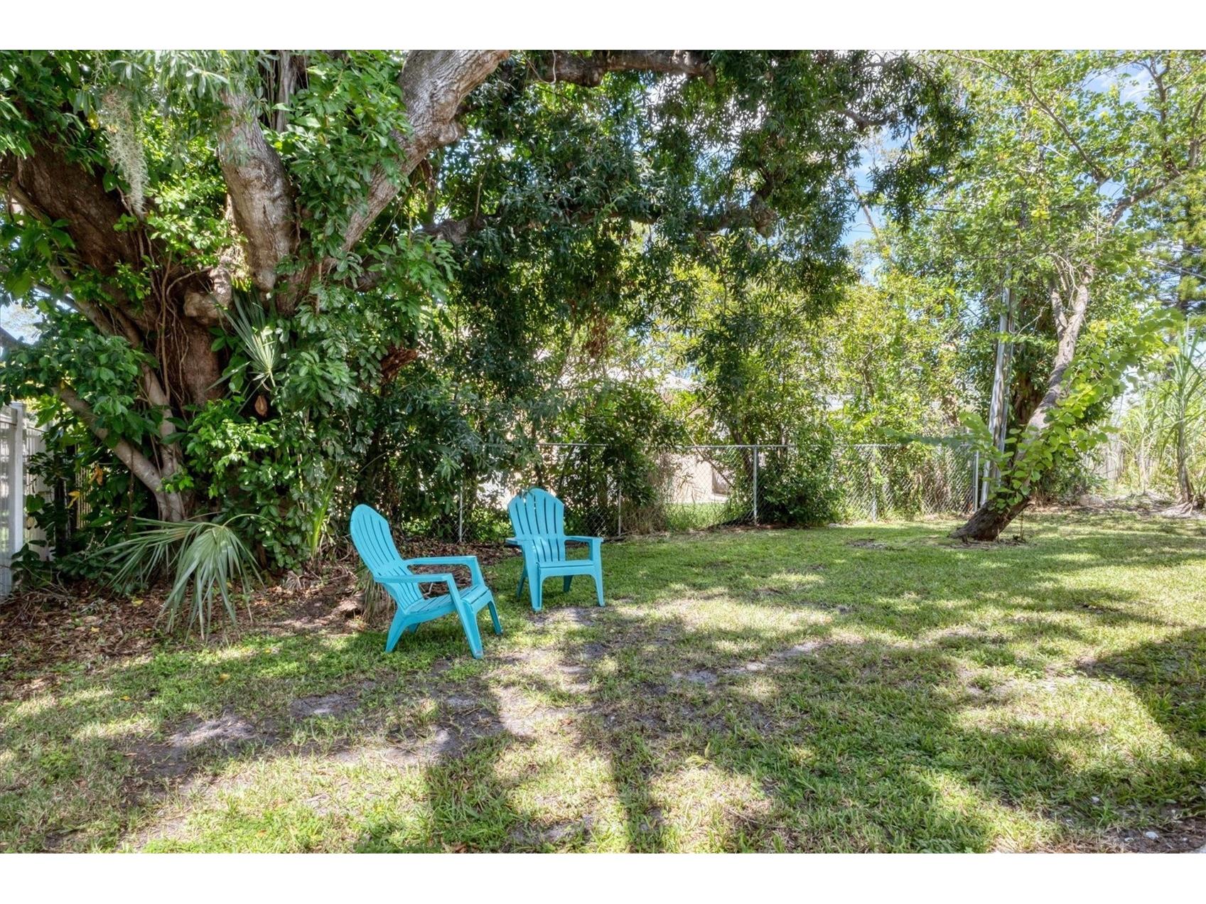 2375 Bahia Vista Street Sarasota FL 34239 A4662778 image38