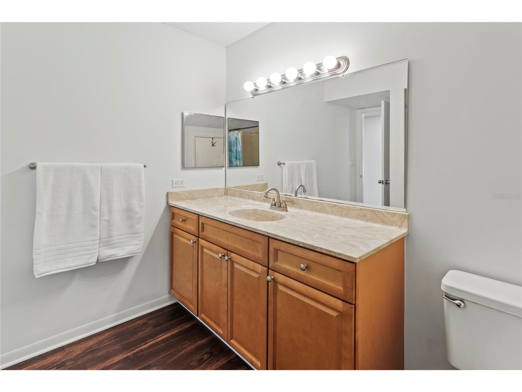 2375 Lakeside Mews #D2 Sarasota FL 34235 A4676142 image29