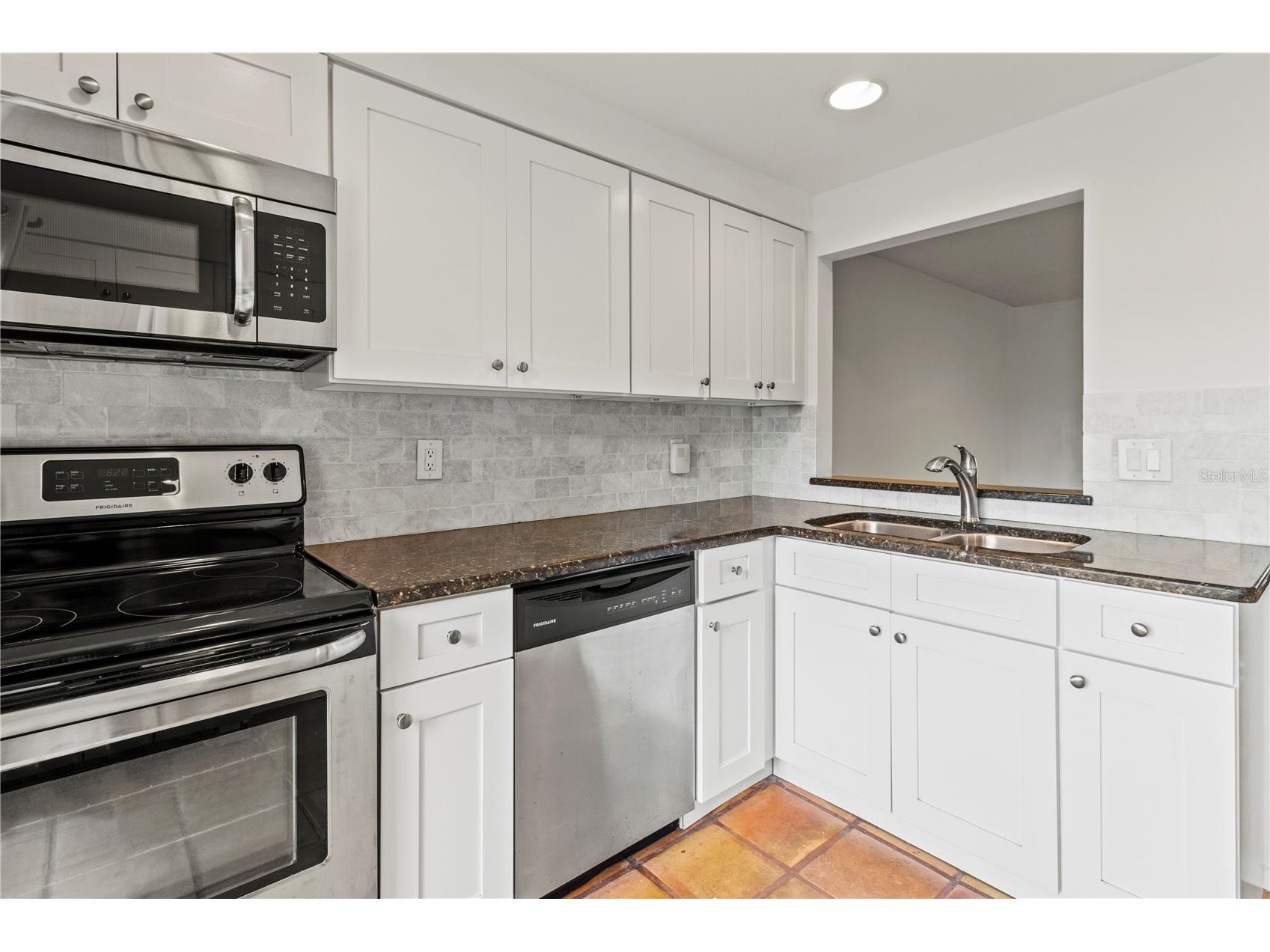 2375 Lakeside Mews #D2 Sarasota FL 34235 A4676142 image7