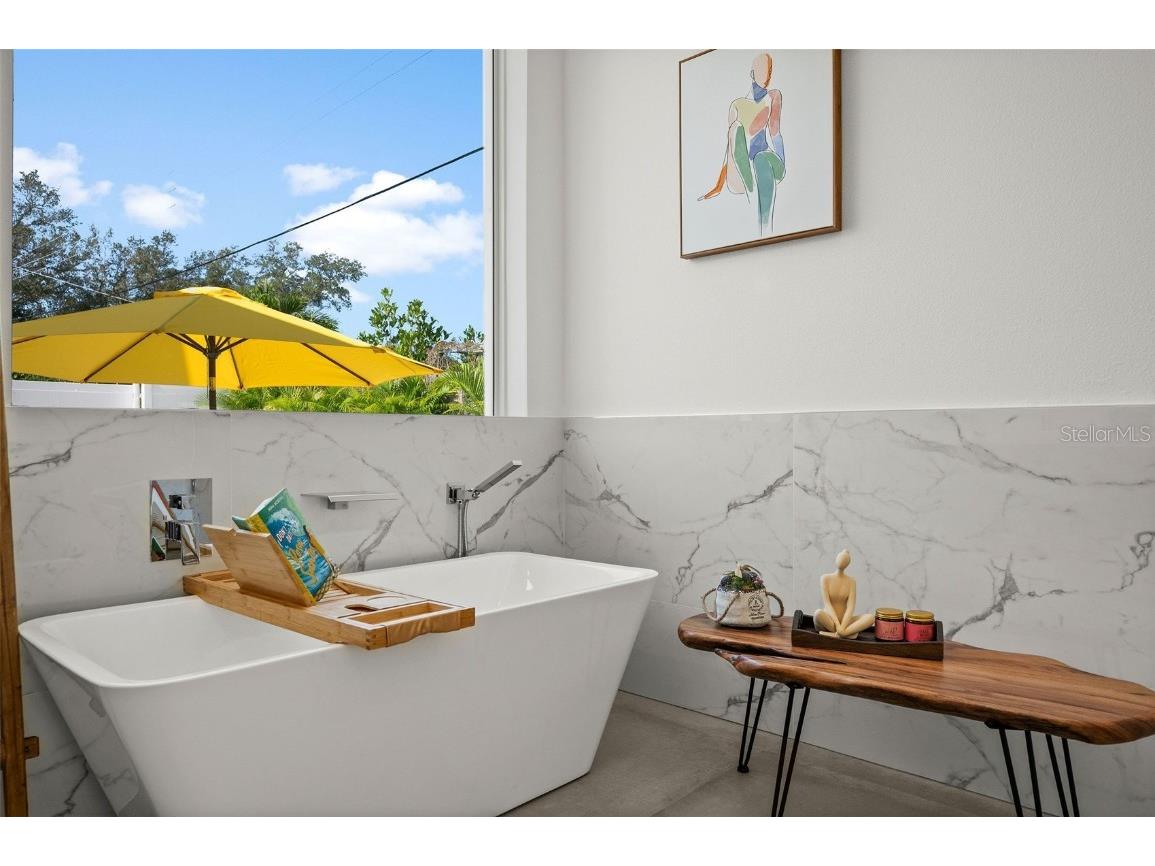 2375 Waldemere Street Sarasota FL 34239 A4654505 image17