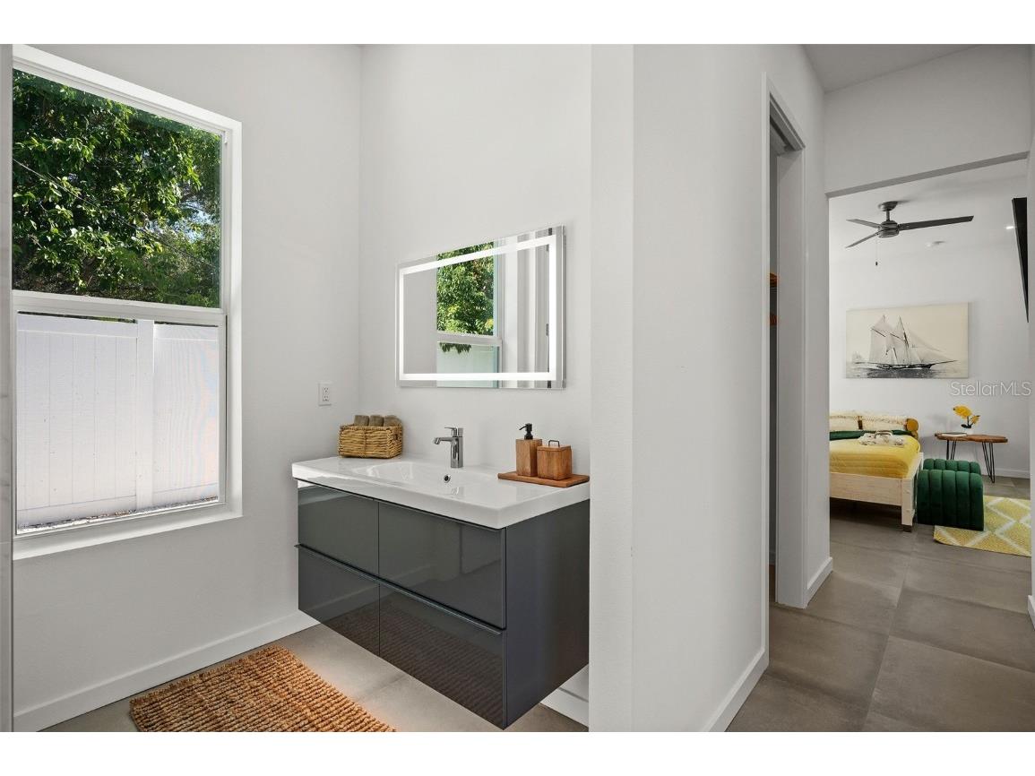 2375 Waldemere Street Sarasota FL 34239 A4654505 image19