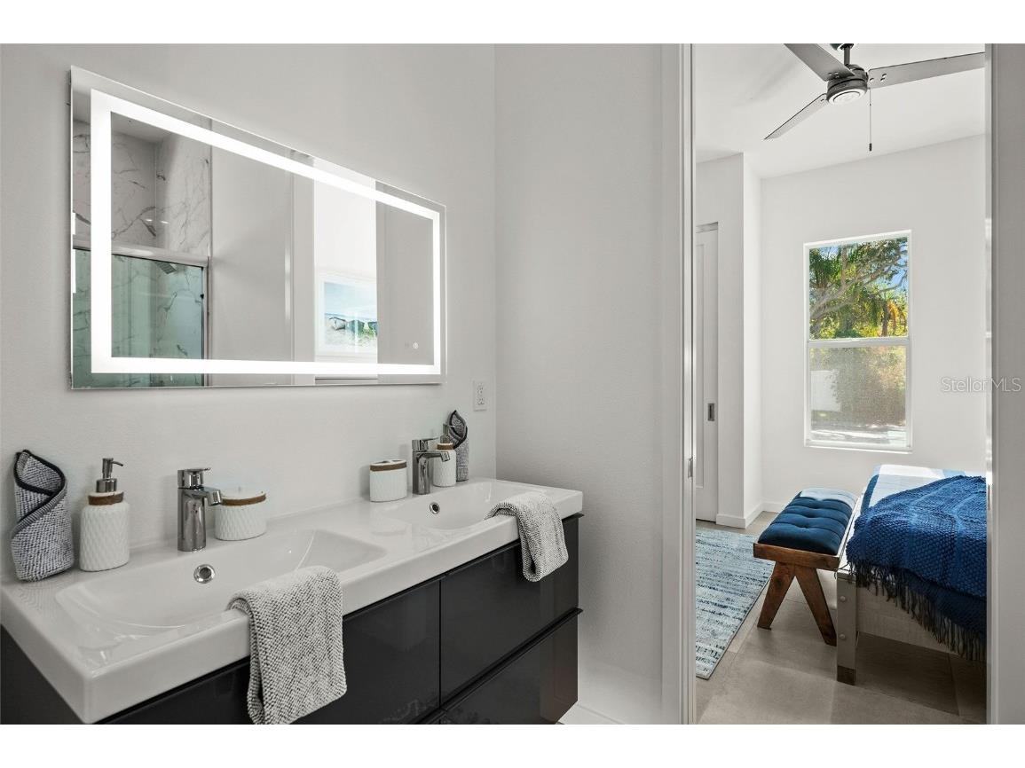 2375 Waldemere Street Sarasota FL 34239 A4654505 image28