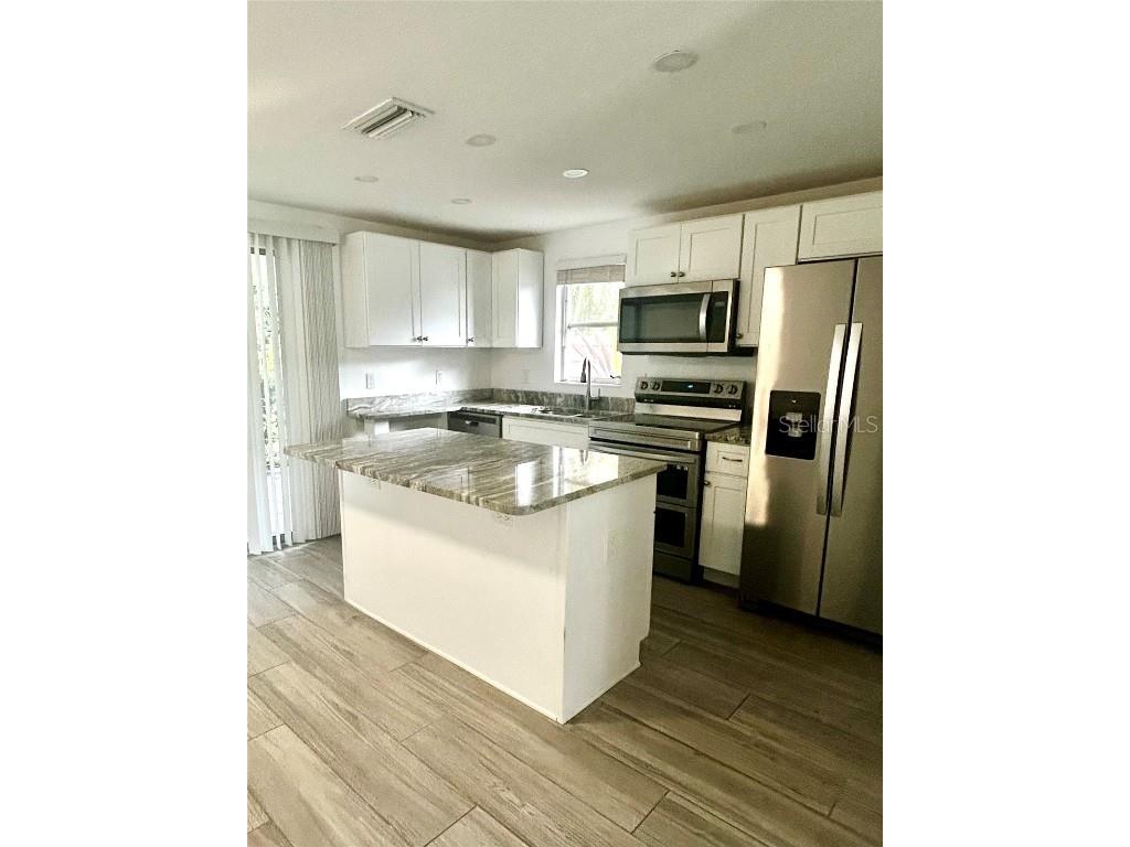 2377 Main Street Sarasota FL 34237 A4670564 image3