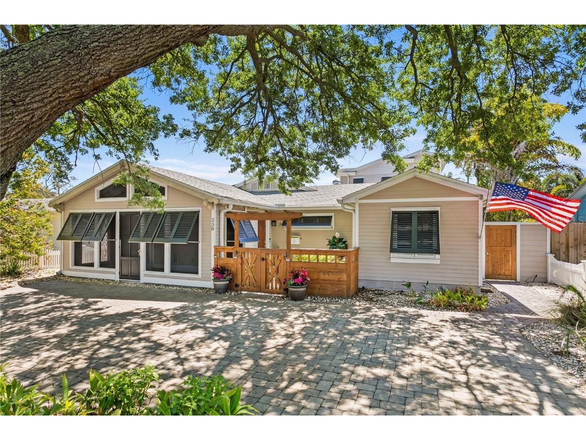 238 40th Avenue NE Saint Petersburg FL 33703 U8237093 image1