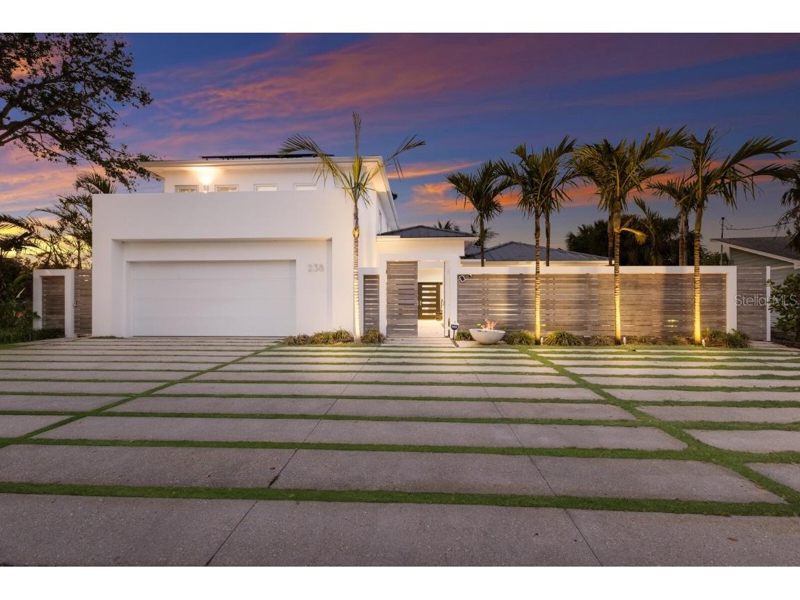 238 Island Circle Sarasota FL 34242 A4650032 image1