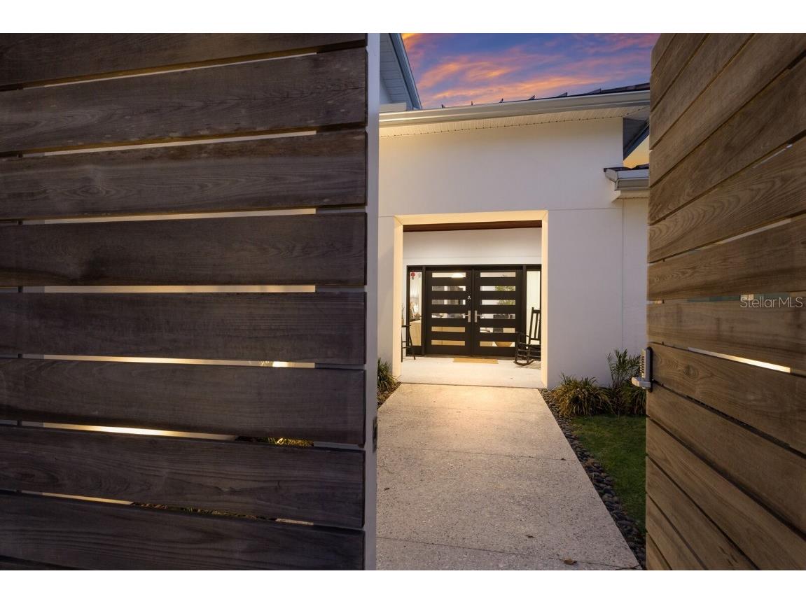 238 Island Circle Sarasota FL 34242 A4650032 image2