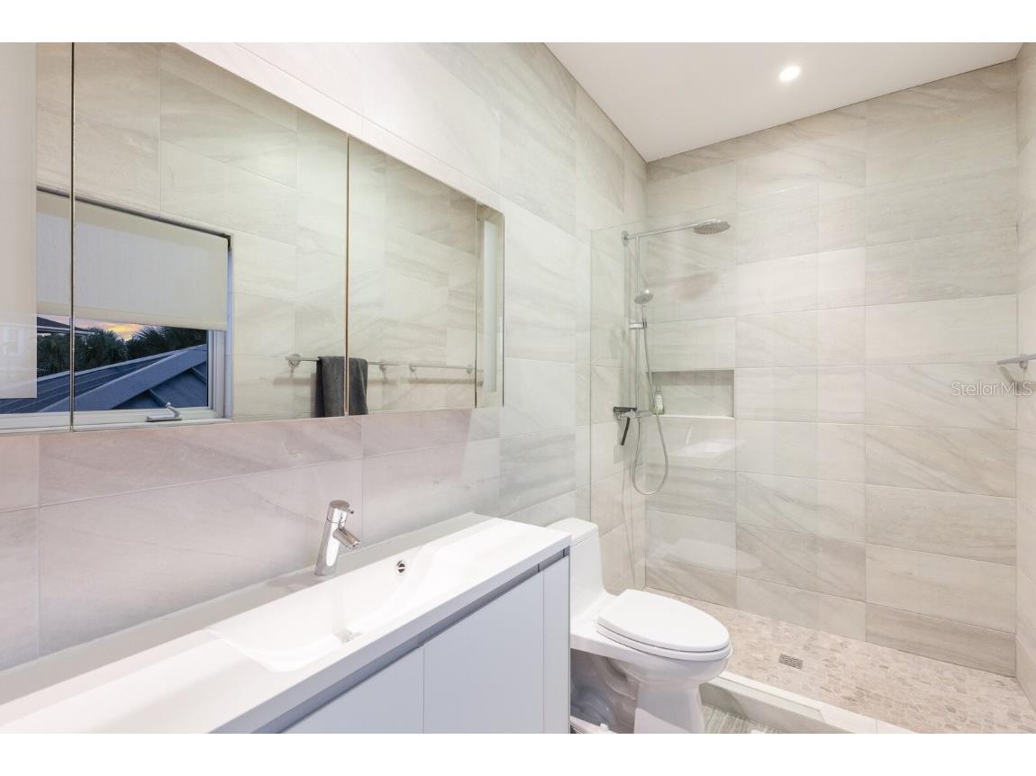 238 Island Circle Sarasota FL 34242 A4650032 image36