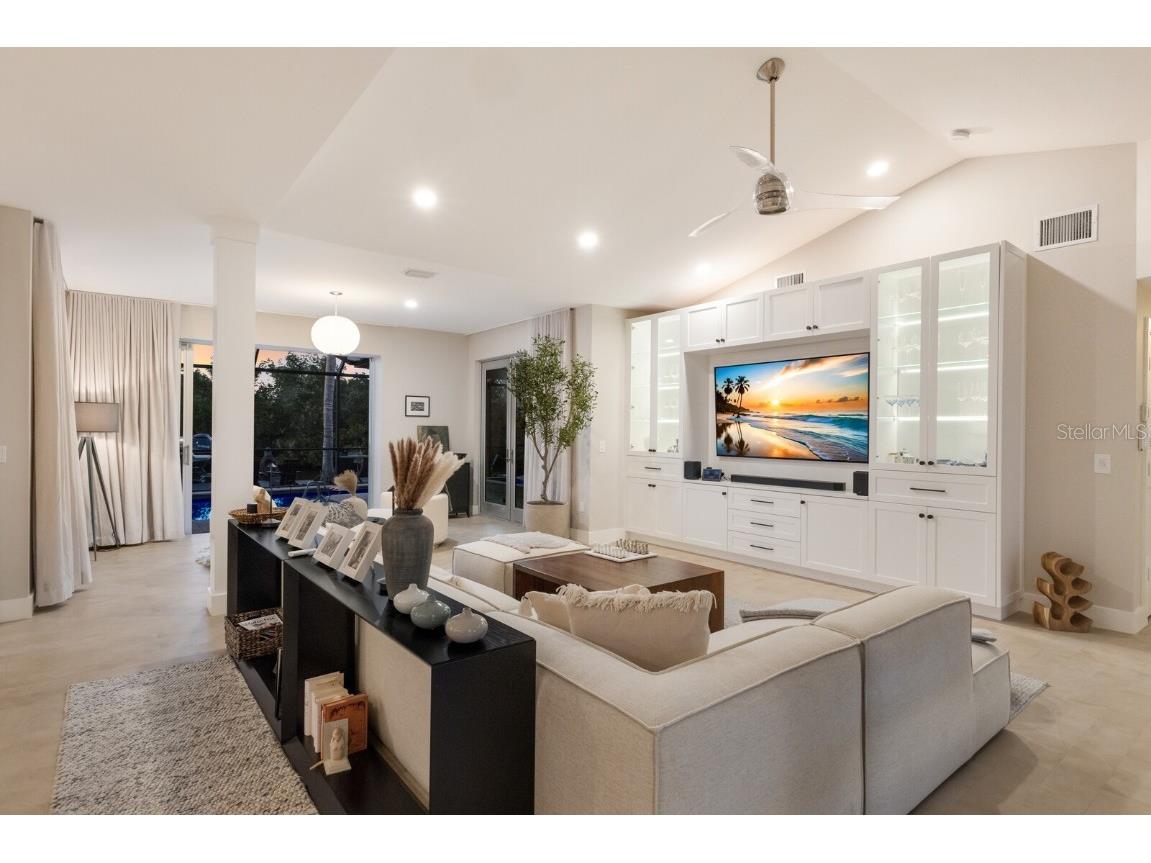 238 Island Circle Sarasota FL 34242 A4650032 image9